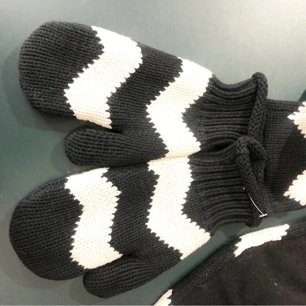 NEW Talbots Winter Scarf and Matching Mittens, Black White